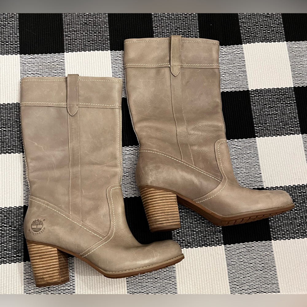Women’s Timberland Boots - Picture 2 of 7